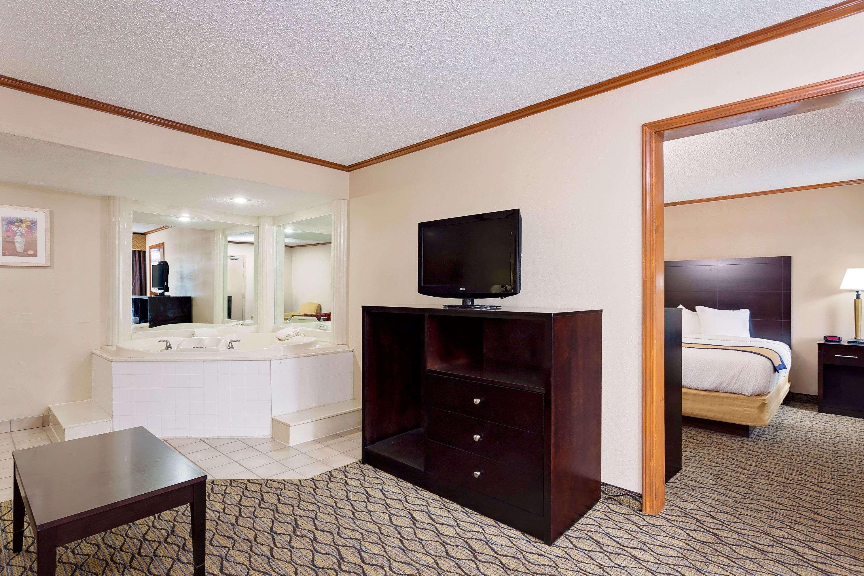 Baymont By Wyndham Kalamazoo East Dış mekan fotoğraf