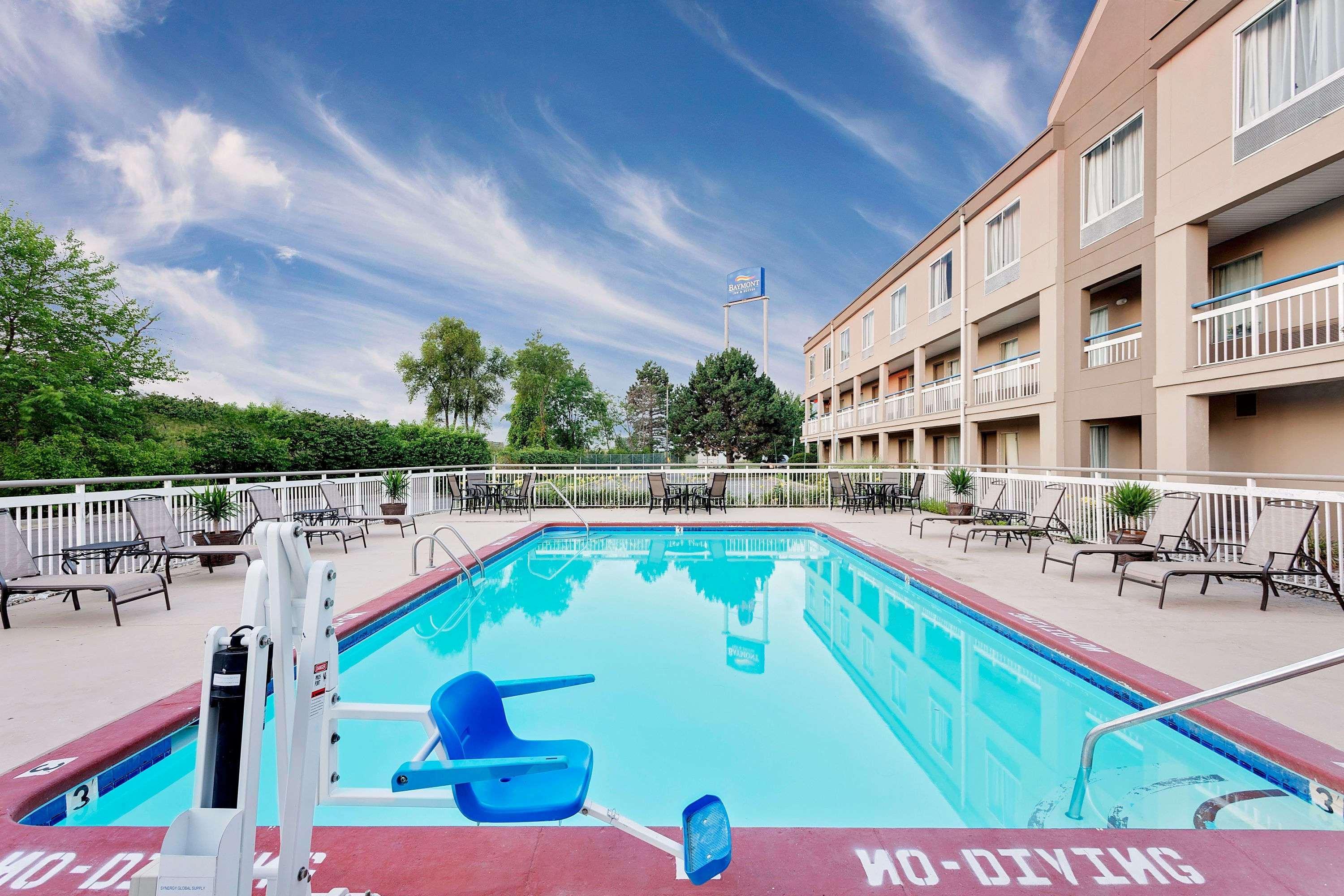 Baymont By Wyndham Kalamazoo East Dış mekan fotoğraf