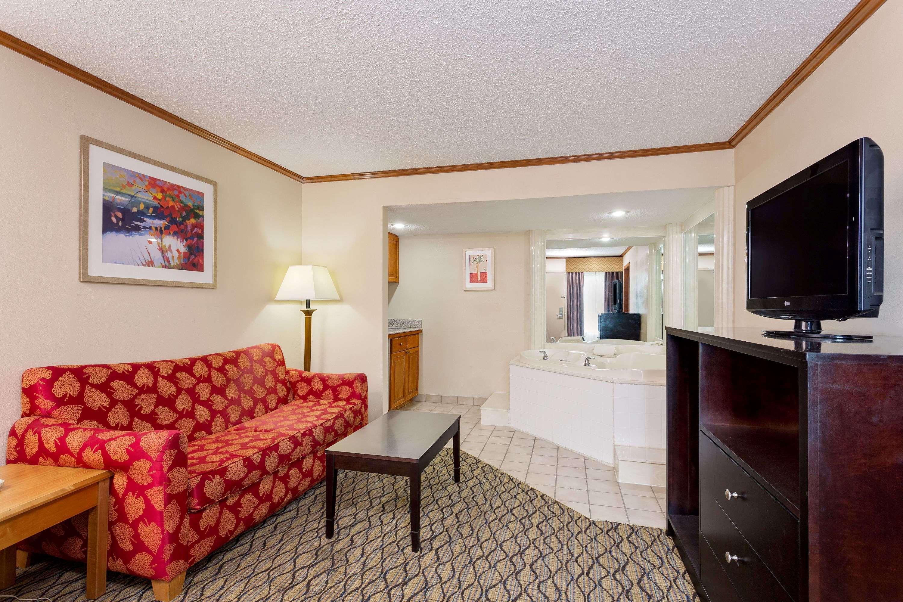 Baymont By Wyndham Kalamazoo East Dış mekan fotoğraf