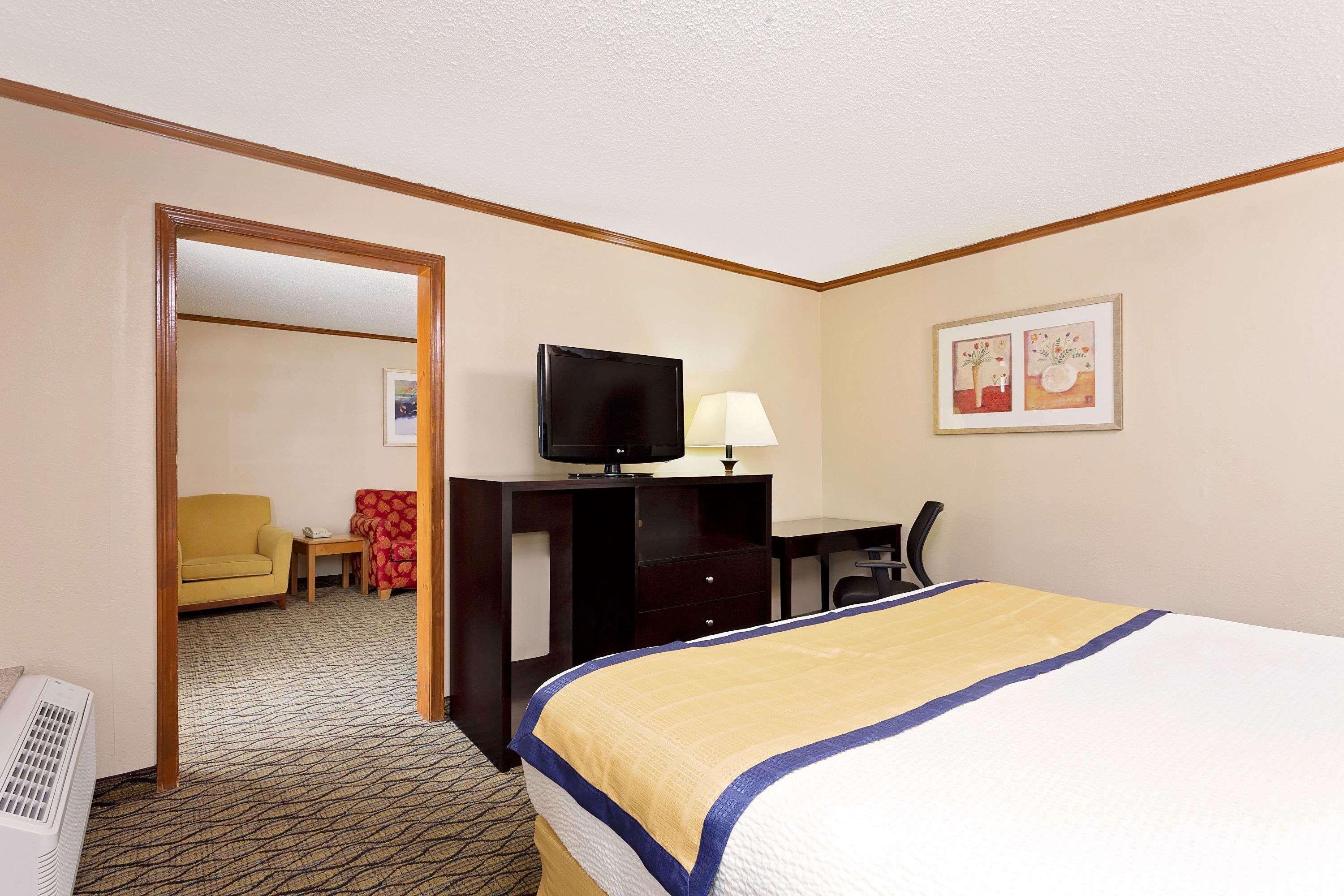 Baymont By Wyndham Kalamazoo East Dış mekan fotoğraf